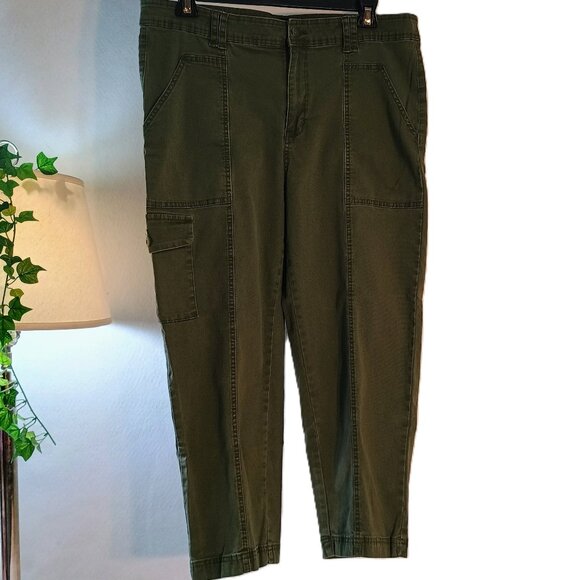 VGUC: Time and Tru Sze 18 Olive Green Cropped Ankle Cargo Pants - Picture 1 of 4